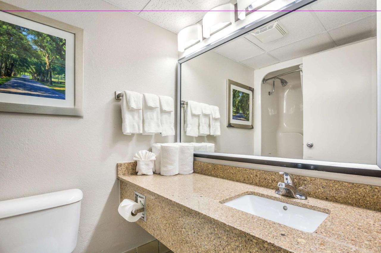 Hotel Clarion Pointe North Near University Richmond