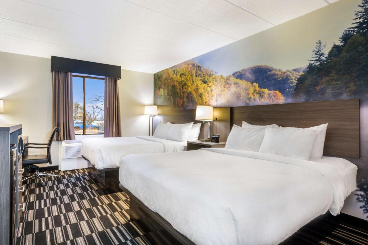 Clarion Pointe North Near University 3*