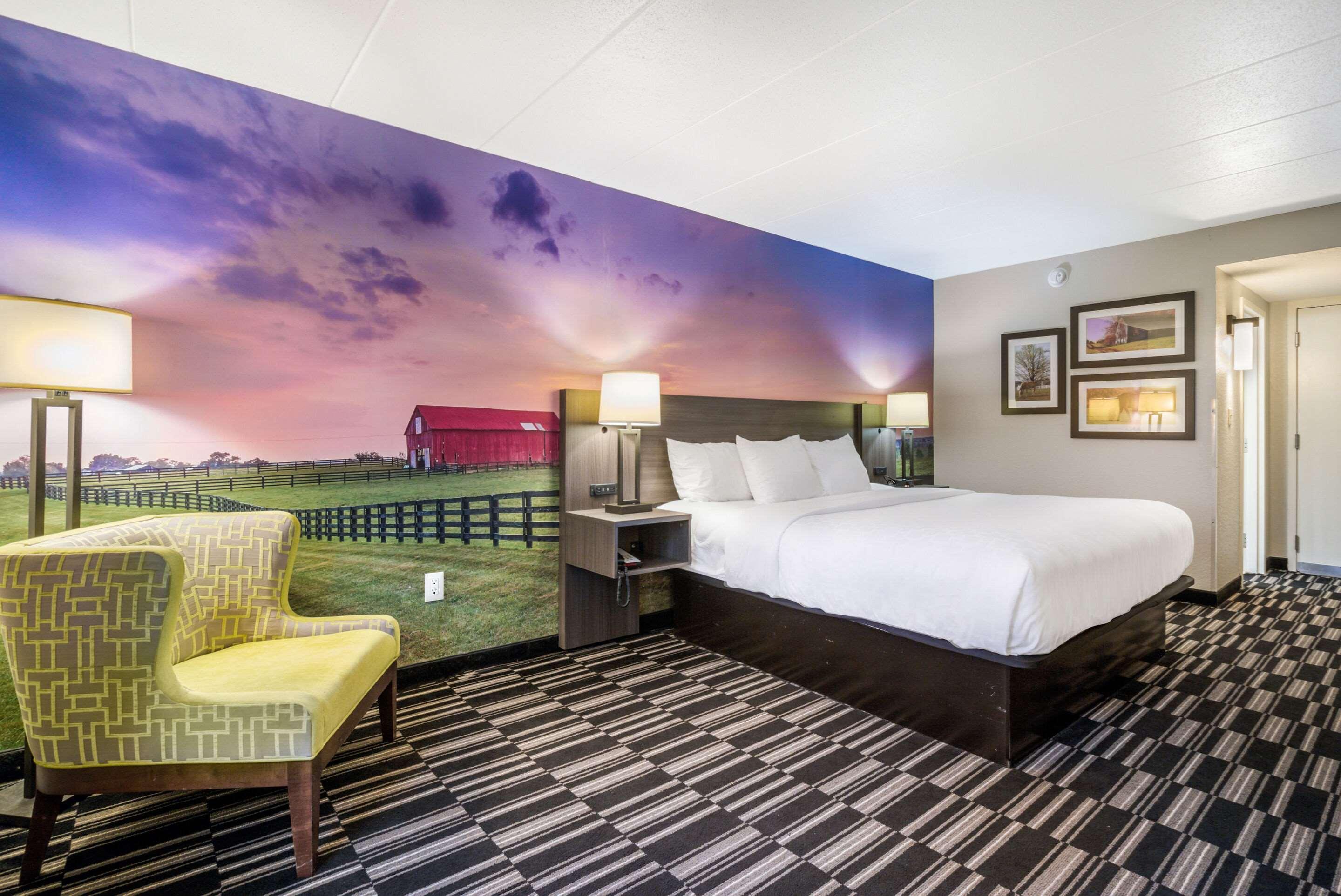 Clarion Pointe North Near University 3* Richmond