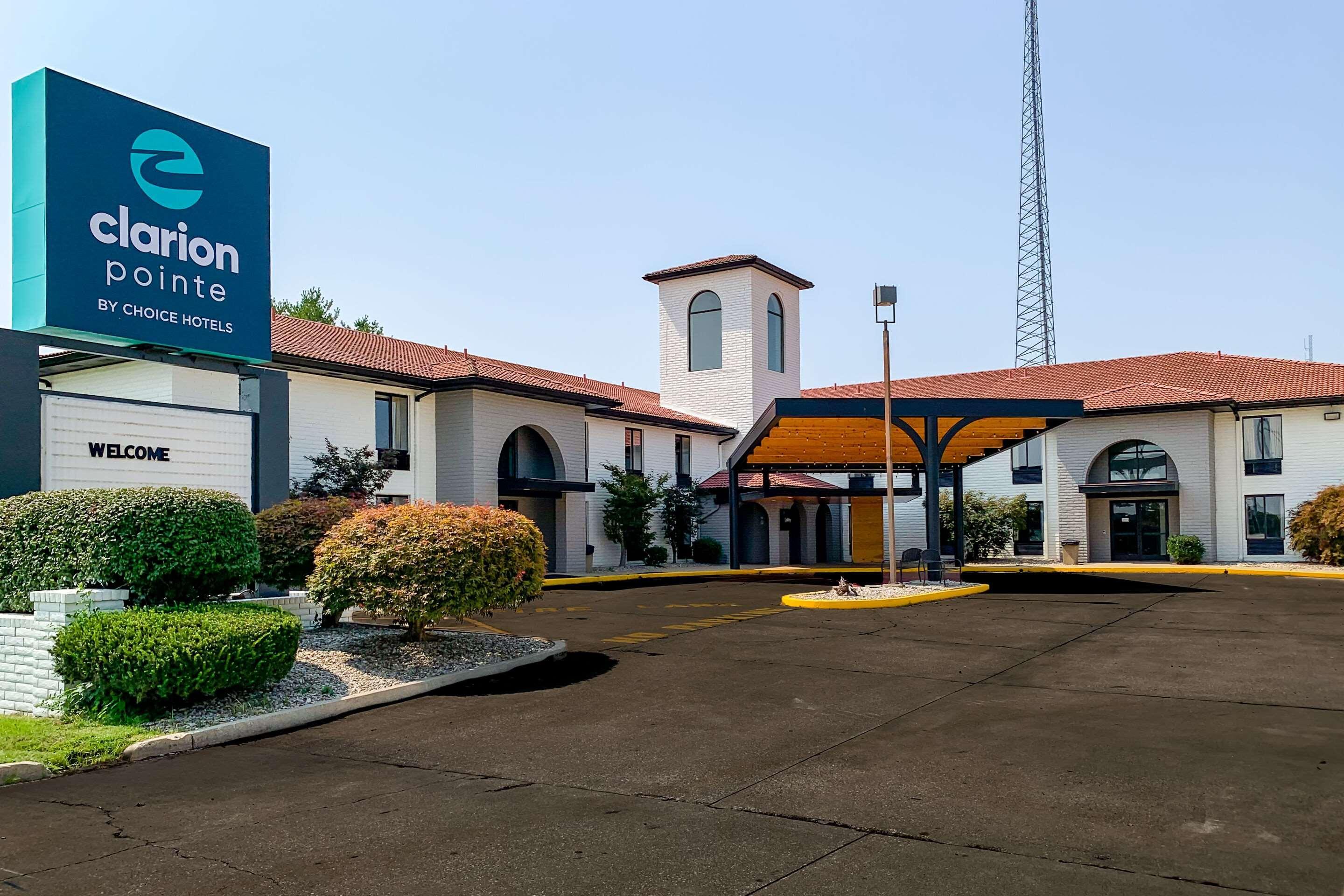 Clarion Pointe North Near University 3*