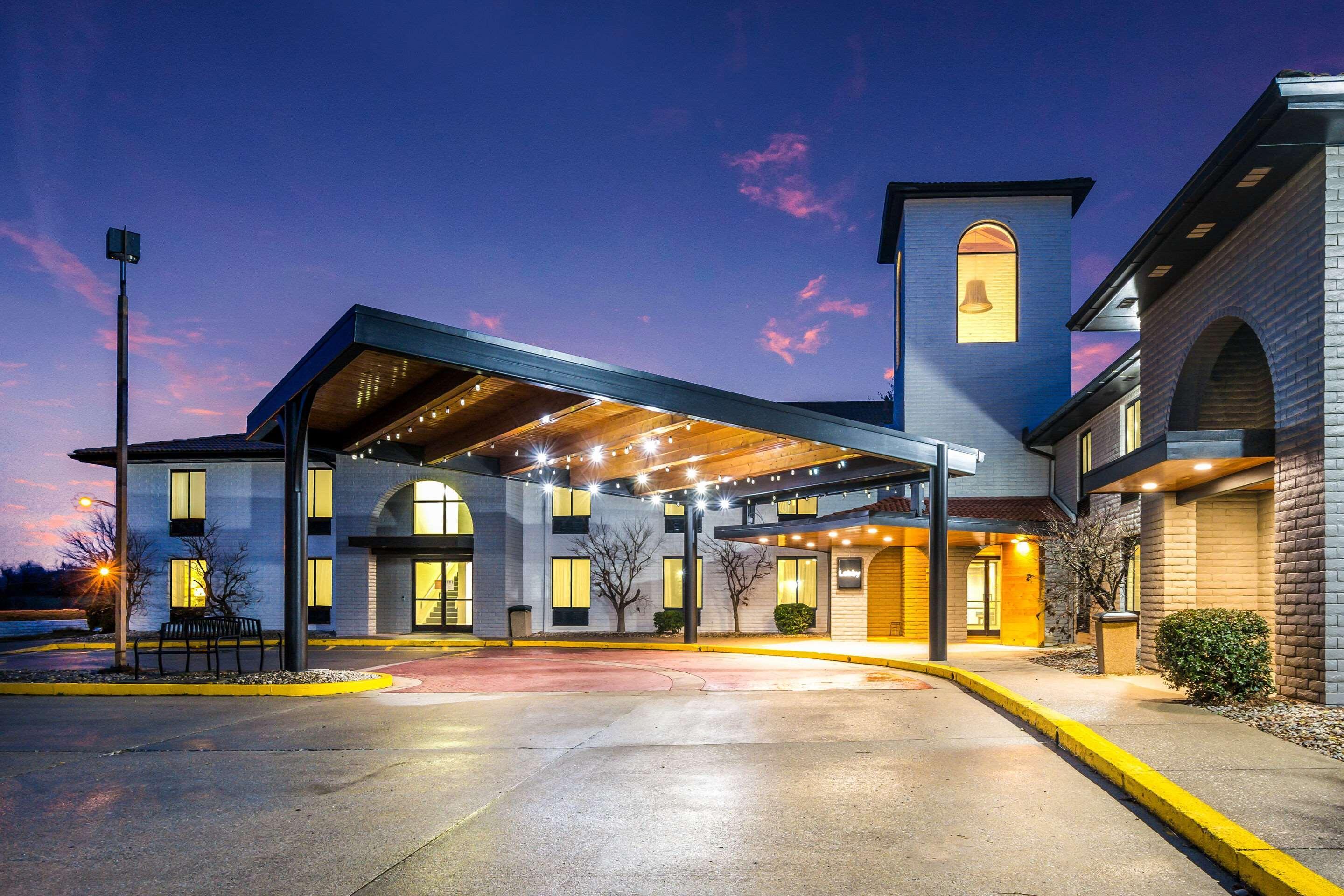 Clarion Pointe North Near University Hotel