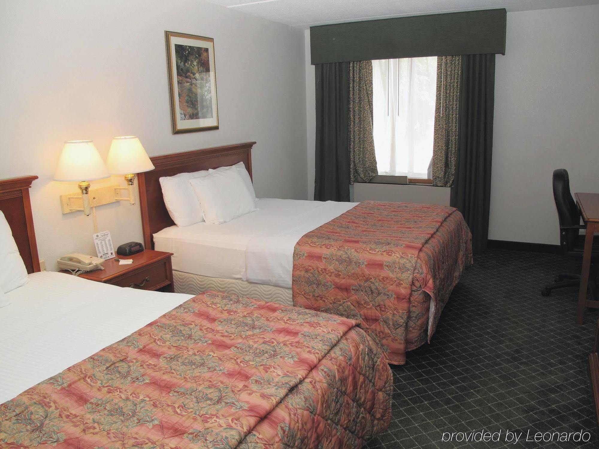Clarion Pointe North Near University 3*