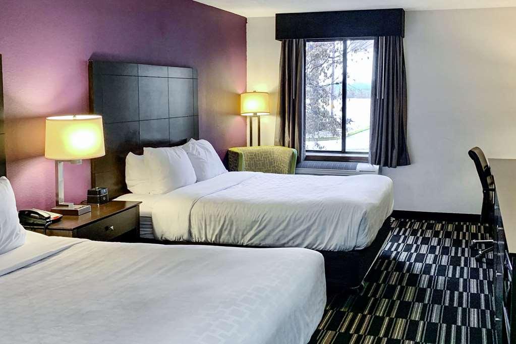 Clarion Pointe North Near University 3*